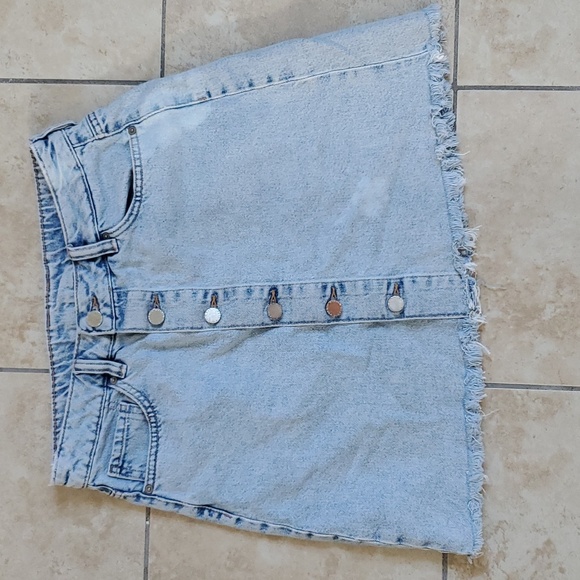 H&M Dresses & Skirts - H&M Blue Denim Jeans Skirt Buttons sz 8